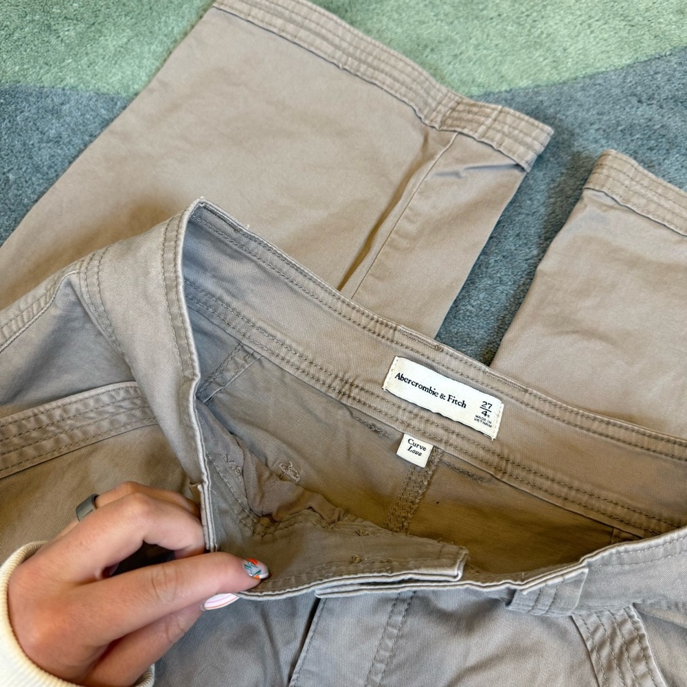 Abercrombie and Fitch Curve Love Cream Relaxed Cargo Pants - Picture 4 of 4